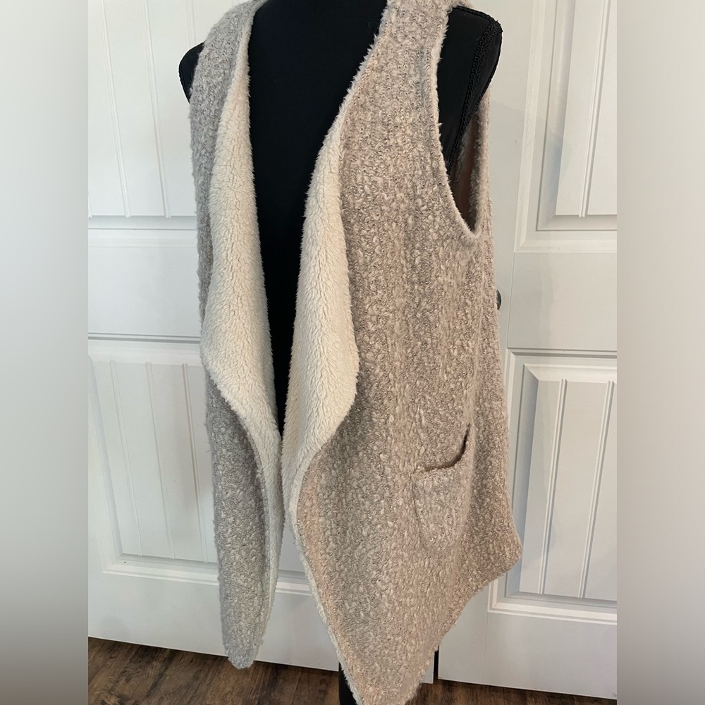 NEW Paper Crane Women's Fleece Lined Sleeveless Open Front Long Vest Tan Medium